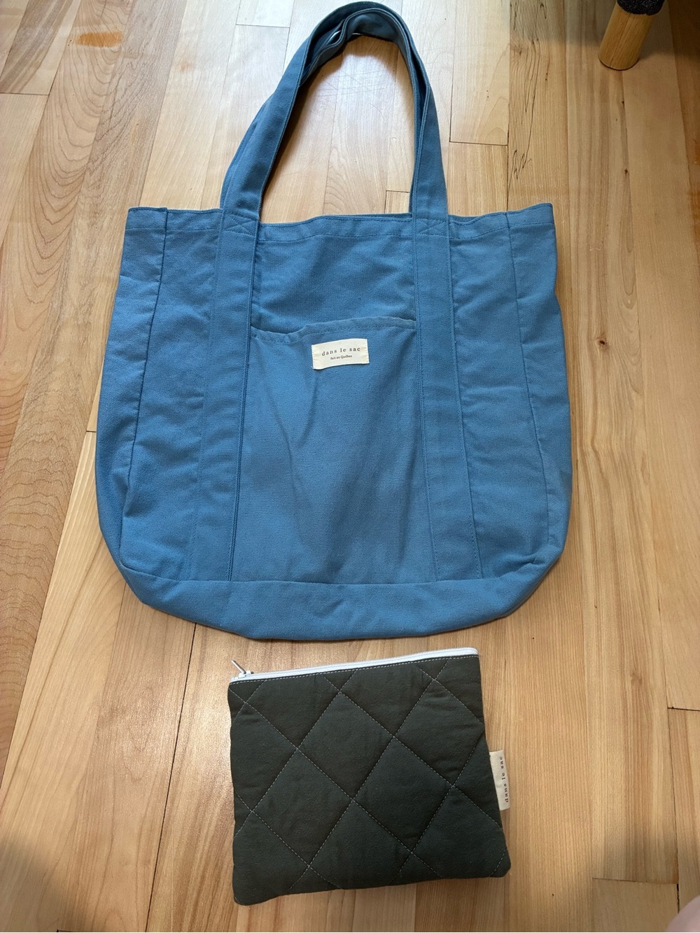 Dans le sac Blue Cotton Shoulder Tote with Exterior Pocket and zippered pouch